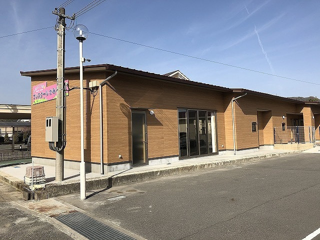 プレスクールかみごおりの側面外観