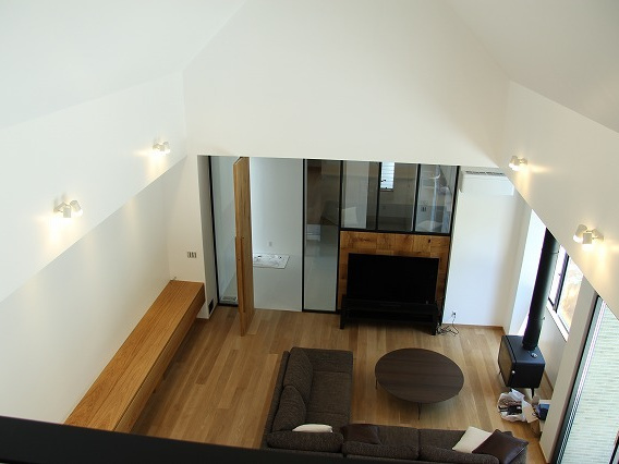 寺家町の家 吹抜でつながるリビング