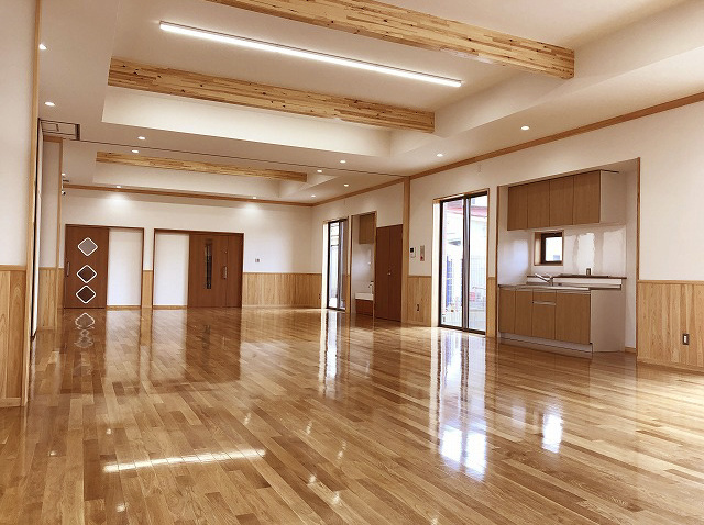 プレスクールかみごおりの大スパン内部写真